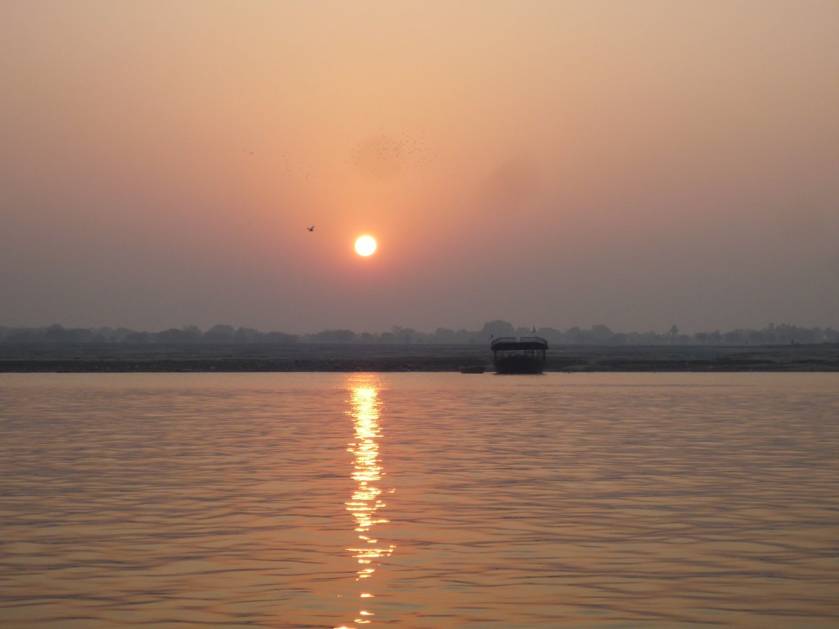 Sunrise - Bank of river Ganga100